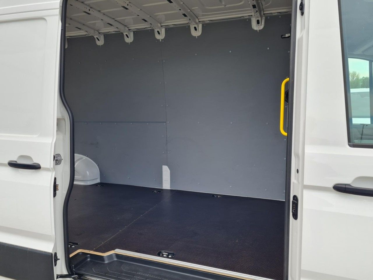Цельнометаллический фургон Volkswagen Crafter 35 Kasten lang L4H2 KLIMA NAVI_APP HOLZB: фото 19