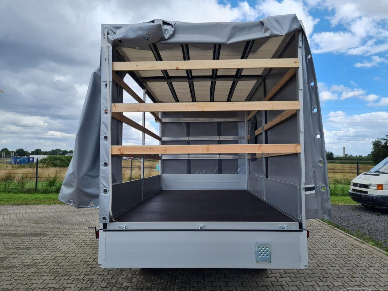 Volkswagen Crafter 35 TDI Pritsche Schiebe Plane ERGO LED T - Тентованный фургон: фото 5 Volkswagen Crafter 35 TDI Pritsche Schiebe Plane ERGO LED T - Тентованный фургон: фото 5