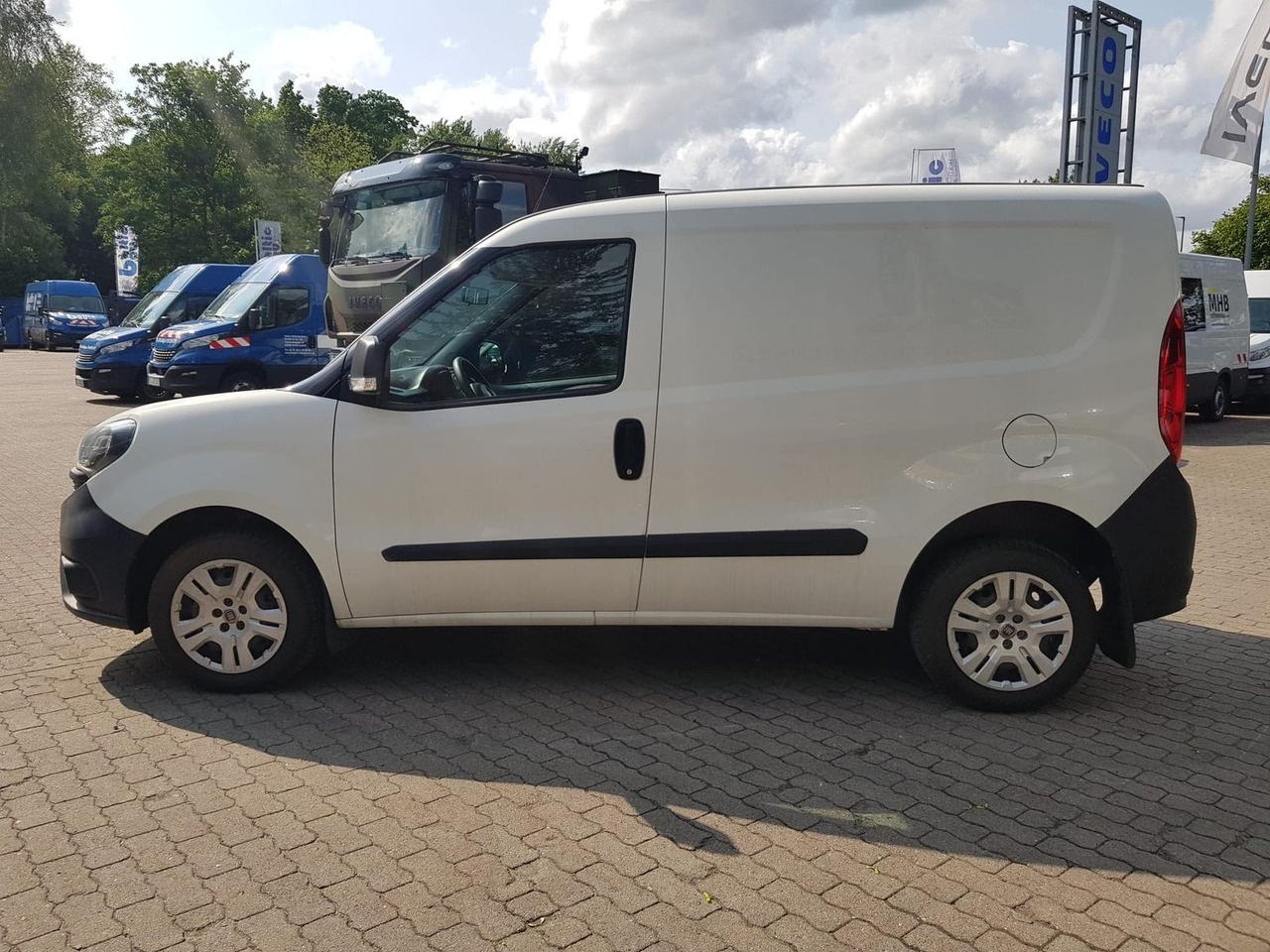 Fiat Doblo Kastenwagen SX 1.3 Klima, Radio mit Nav... - Пассажирский фургон: фото 2 Fiat Doblo Kastenwagen SX 1.3 Klima, Radio mit Nav... - Пассажирский фургон: фото 2