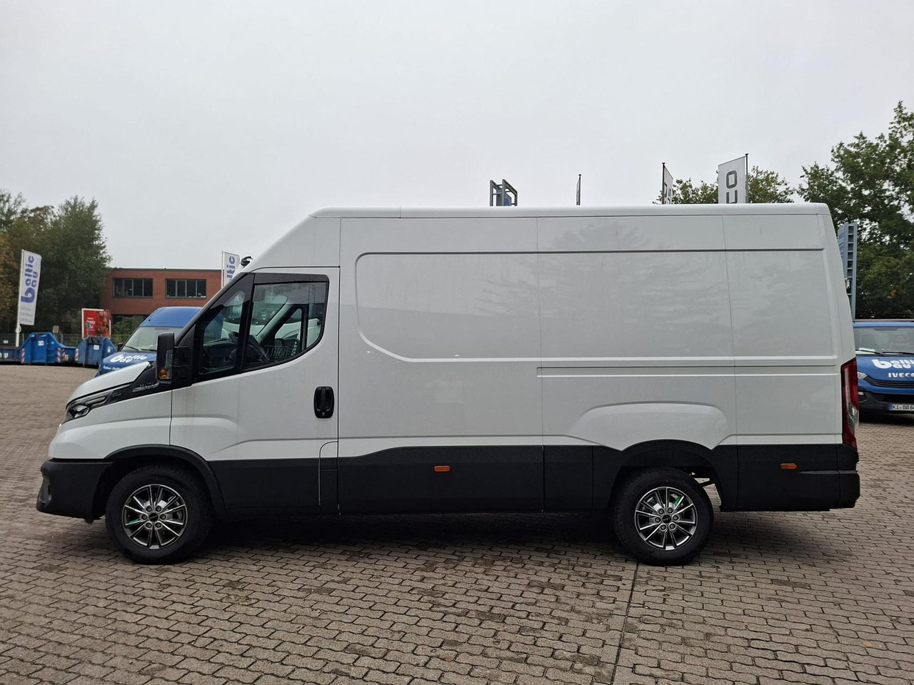 Iveco 35S16A8V Klima, Radio, Kamera ab 0% Finanzierbar - Цельнометаллический фургон: фото 2 Iveco 35S16A8V Klima, Radio, Kamera ab 0% Finanzierbar - Цельнометаллический фургон: фото 2