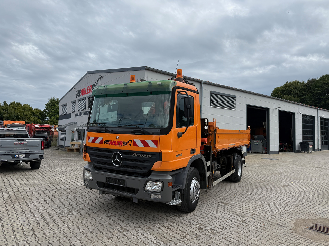 Mercedes-Benz 1832 Actros MP2 3-Seiten-Kipper mit Kran + Funk - Самосвал, Автоманипулятор: фото 2 Mercedes-Benz 1832 Actros MP2 3-Seiten-Kipper mit Kran + Funk - Самосвал, Автоманипулятор: фото 2