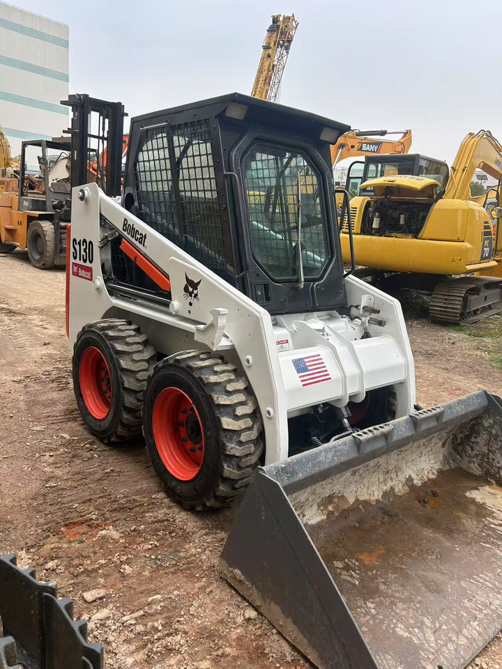 BOBCAT S130 - Мини-погрузчик с бортовым поворотом: фото 3 BOBCAT S130 - Мини-погрузчик с бортовым поворотом: фото 3