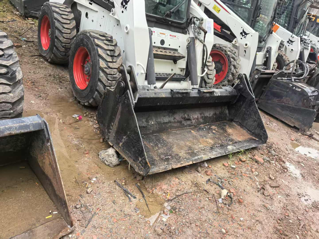 Bobcat S300 - Мини-погрузчик с бортовым поворотом: фото 5 Bobcat S300 - Мини-погрузчик с бортовым поворотом: фото 5