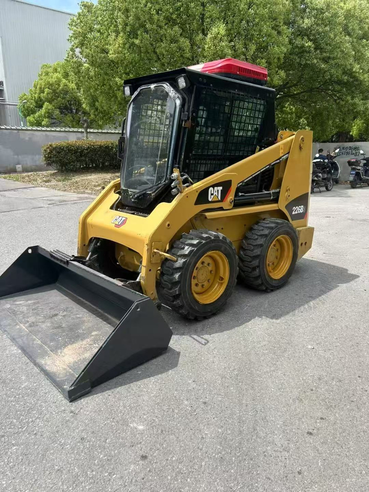 CATERPILLAR 226B - Мини-погрузчик с бортовым поворотом: фото 3 CATERPILLAR 226B - Мини-погрузчик с бортовым поворотом: фото 3