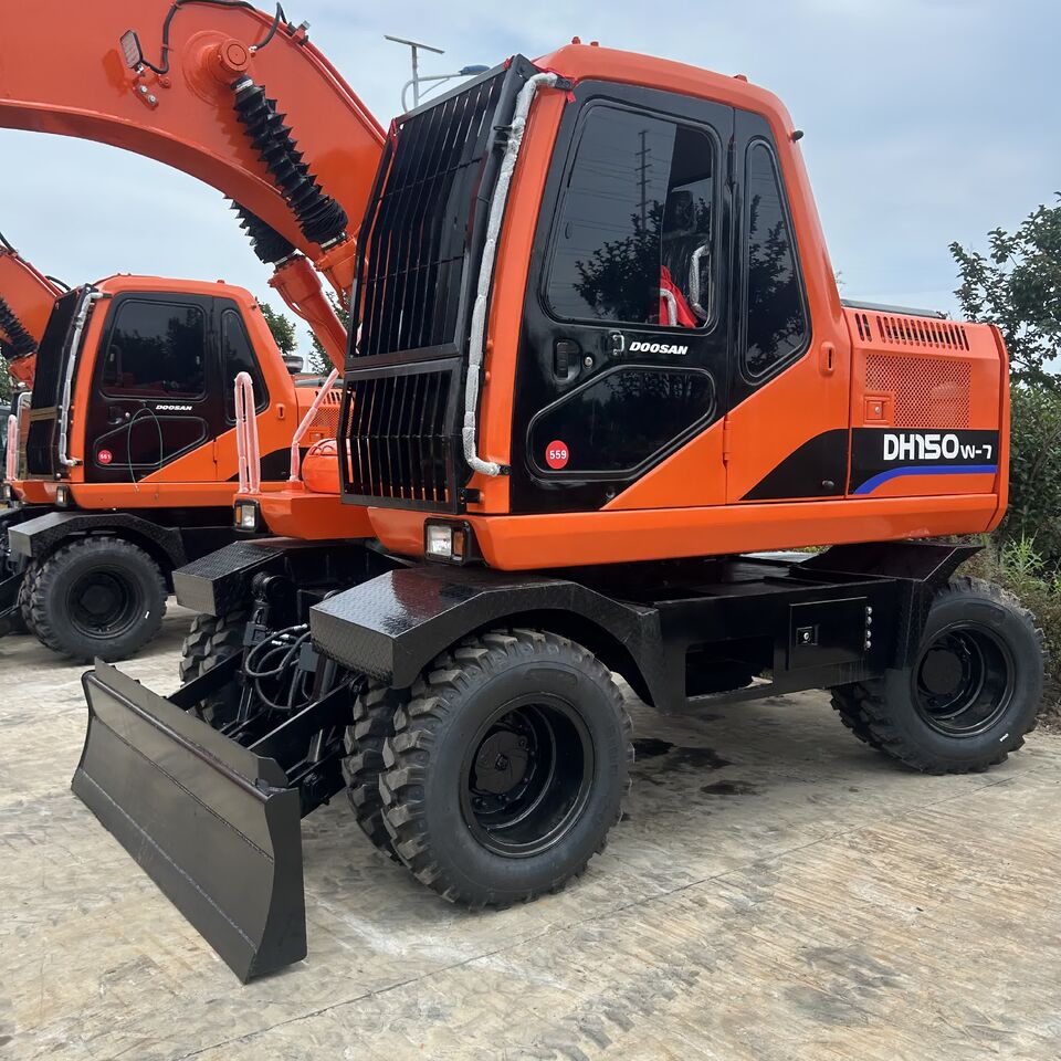 DOOSAN DH150W - Колёсный экскаватор: фото 1 DOOSAN DH150W - Колёсный экскаватор: фото 1