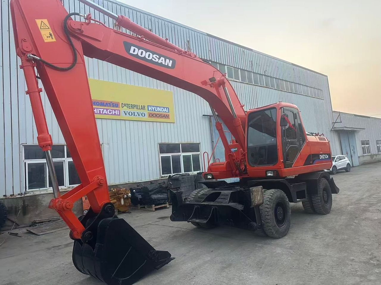 DOOSAN DH210W - Колёсный экскаватор: фото 5 DOOSAN DH210W - Колёсный экскаватор: фото 5
