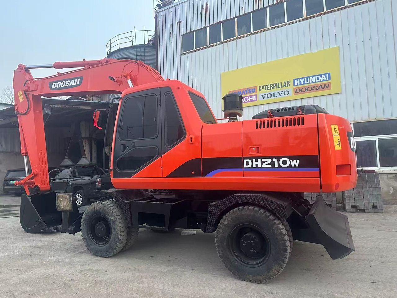 DOOSAN DH210W - Колёсный экскаватор: фото 2 DOOSAN DH210W - Колёсный экскаватор: фото 2