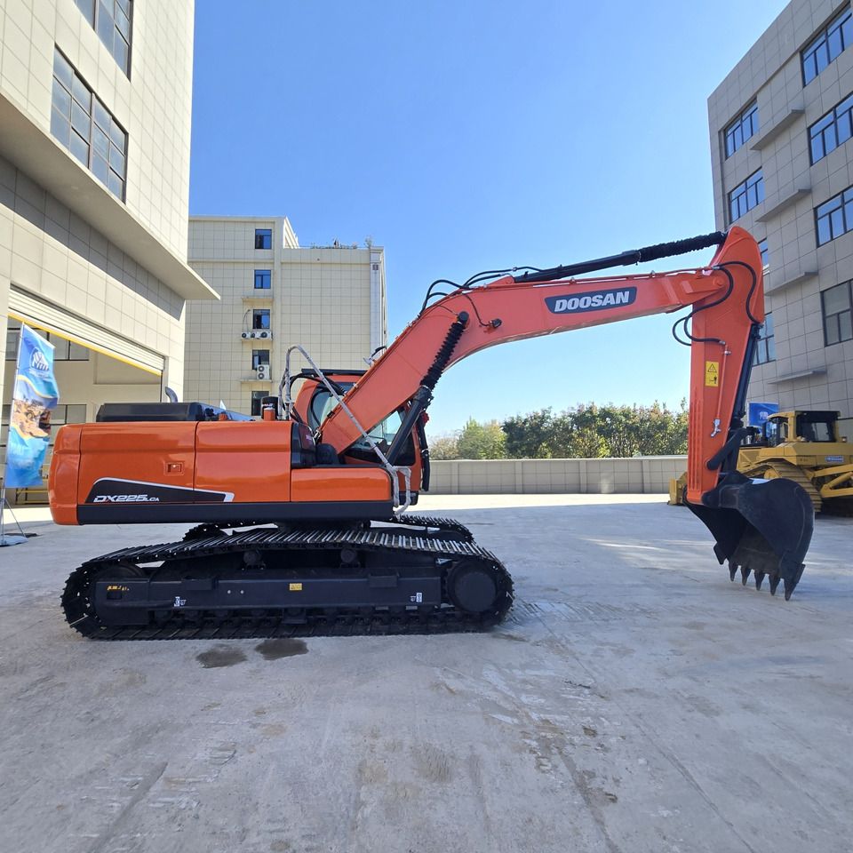 DOOSAN DX225 - Гусеничный экскаватор: фото 2 DOOSAN DX225 - Гусеничный экскаватор: фото 2