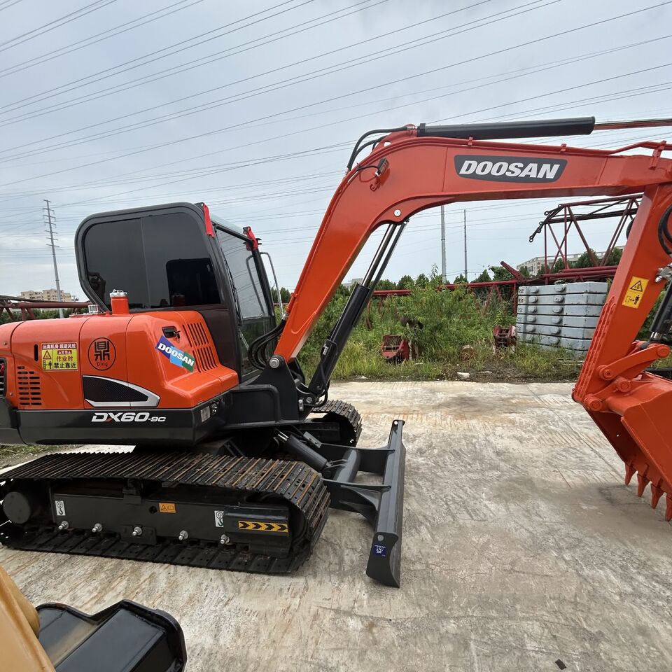 DOOSAN DX60 - Мини-экскаватор: фото 1 DOOSAN DX60 - Мини-экскаватор: фото 1