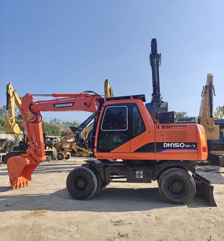 Doosan DH150W - Колёсный экскаватор: фото 2 Doosan DH150W - Колёсный экскаватор: фото 2