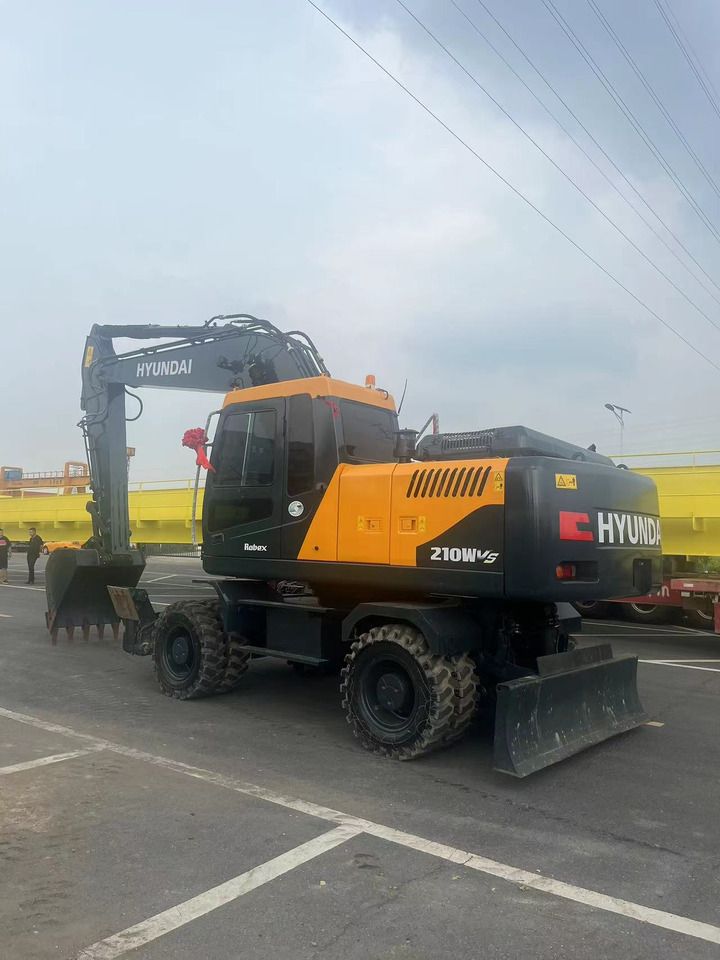 HYUNDAI R210W - Колёсный экскаватор: фото 1 HYUNDAI R210W - Колёсный экскаватор: фото 1