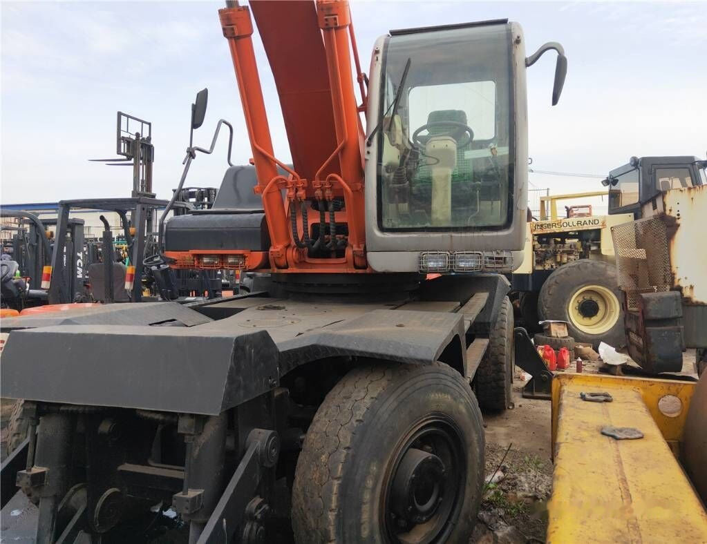 Hitachi ZX160WD - Колёсный экскаватор: фото 1 Hitachi ZX160WD - Колёсный экскаватор: фото 1