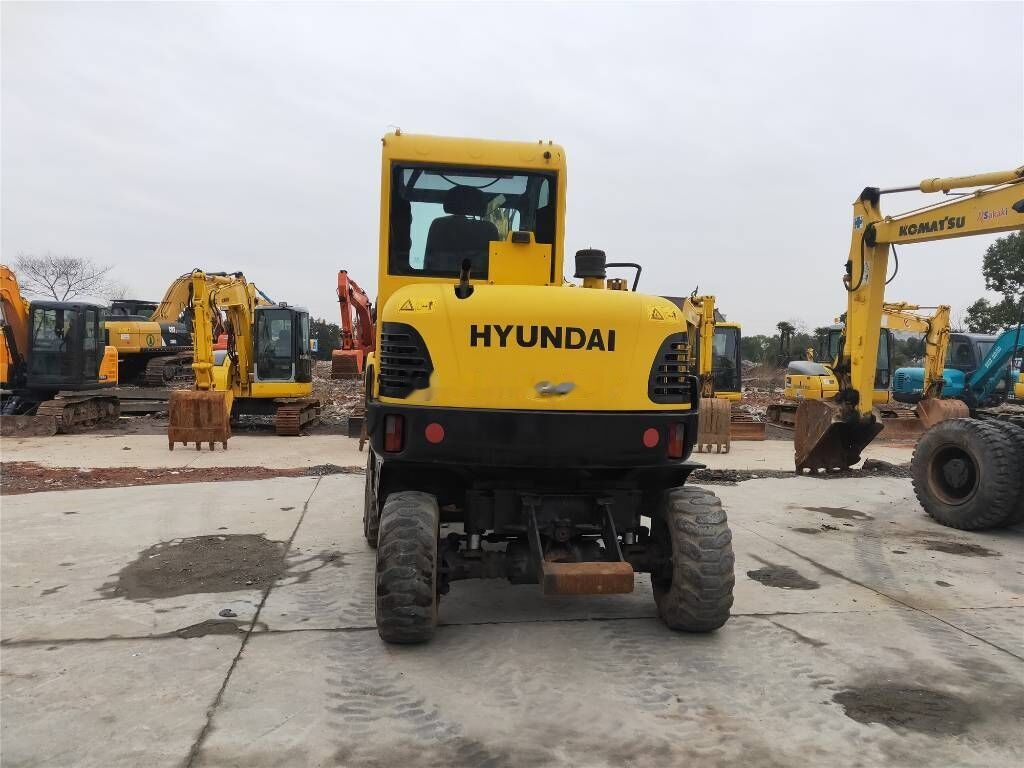 Hyundai Robex 60 W-7 - Колёсный экскаватор: фото 2 Hyundai Robex 60 W-7 - Колёсный экскаватор: фото 2