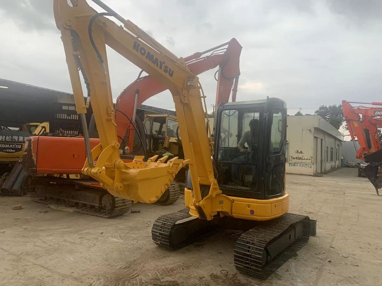 KOMATSU PC40 - Мини-экскаватор: фото 2 KOMATSU PC40 - Мини-экскаватор: фото 2