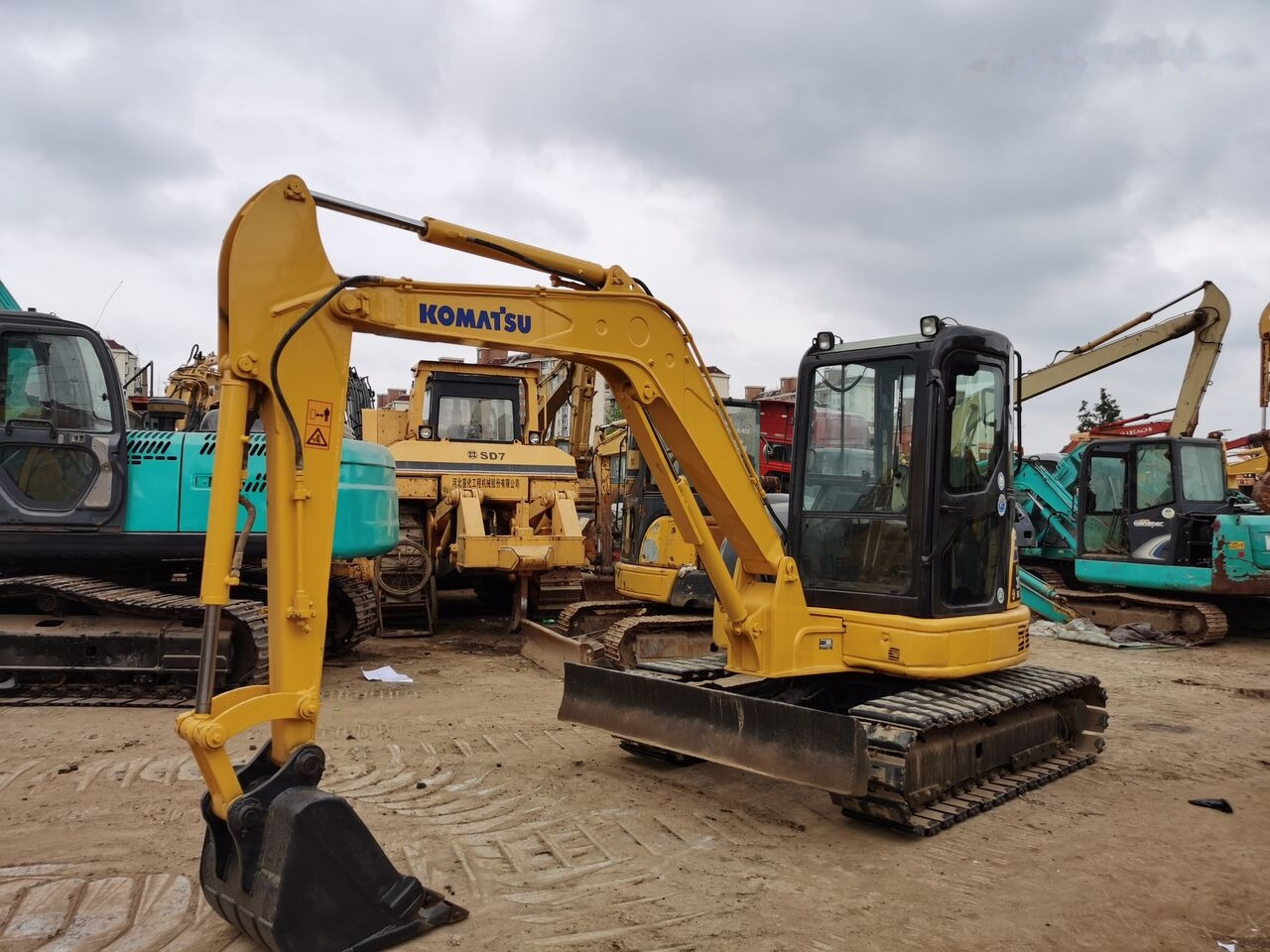 Komatsu PC35MR - Мини-экскаватор: фото 1 Komatsu PC35MR - Мини-экскаватор: фото 1