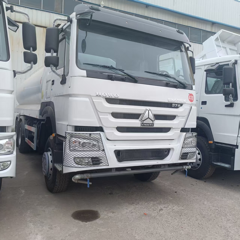Sinotruk HOWO 375 6*4 Sprinkler - Коммунальная/ Специальная техника: фото 4 Sinotruk HOWO 375 6*4 Sprinkler - Коммунальная/ Специальная техника: фото 4