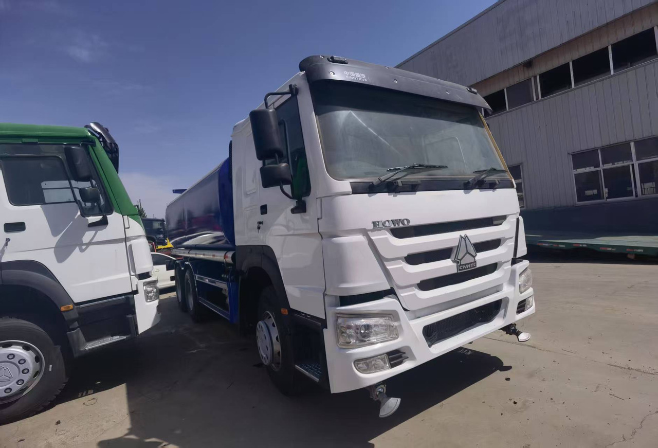 Sinotruk HOWO 6*4 Sprinkler - Коммунальная/ Специальная техника: фото 3 Sinotruk HOWO 6*4 Sprinkler - Коммунальная/ Специальная техника: фото 3