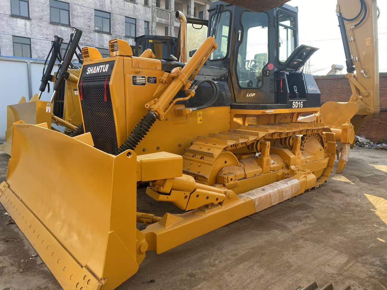 SHANTUI SD16 - Бульдозер: фото 1 SHANTUI SD16 - Бульдозер: фото 1