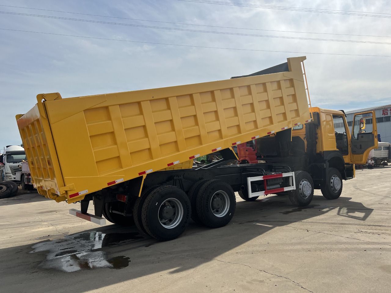 Самосвал SINOTRUK HOWO 8*4 RHD: фото 8 Самосвал SINOTRUK HOWO 8*4 RHD: фото 8