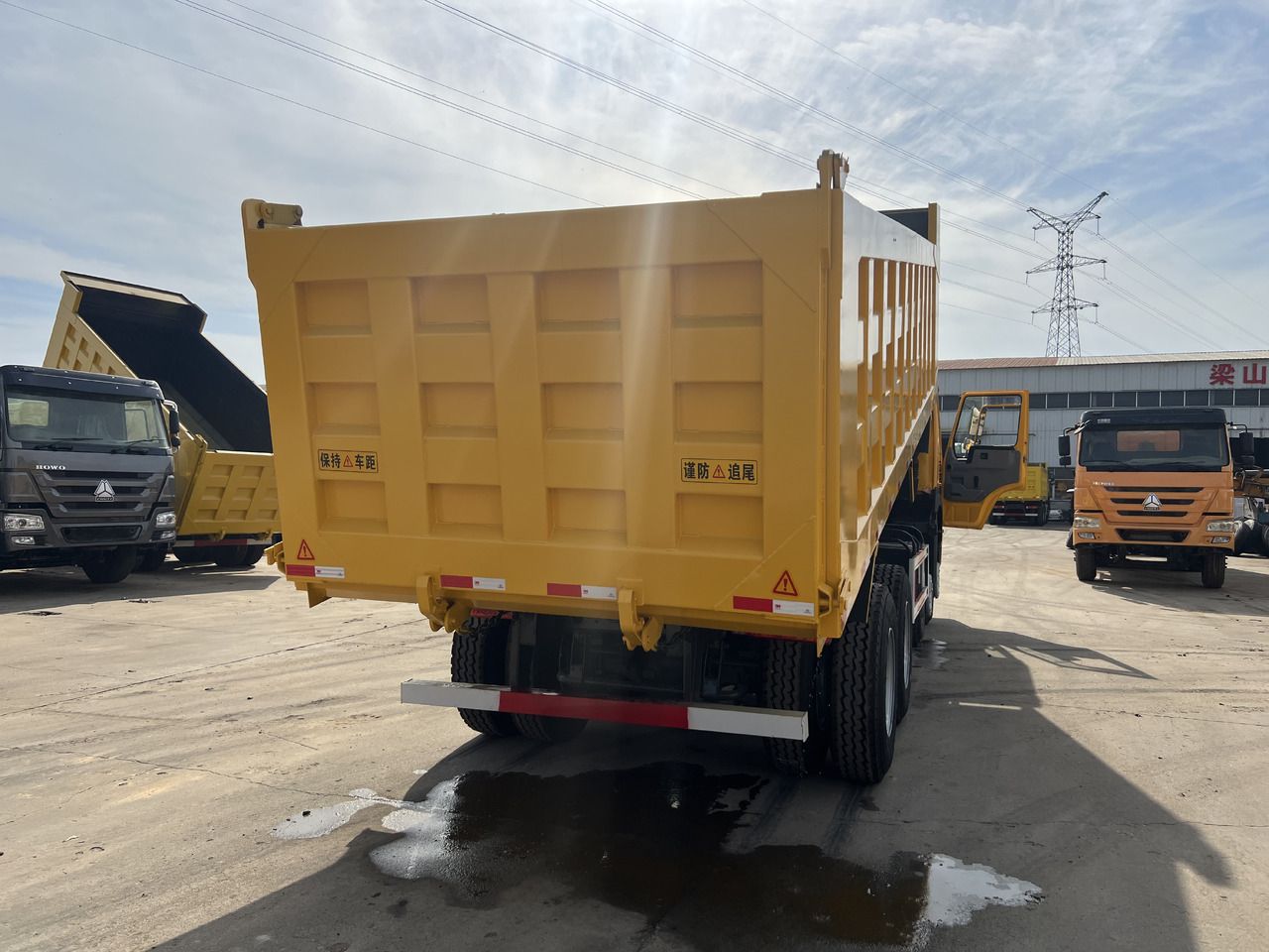 Самосвал SINOTRUK HOWO 8*4 RHD: фото 10 Самосвал SINOTRUK HOWO 8*4 RHD: фото 10