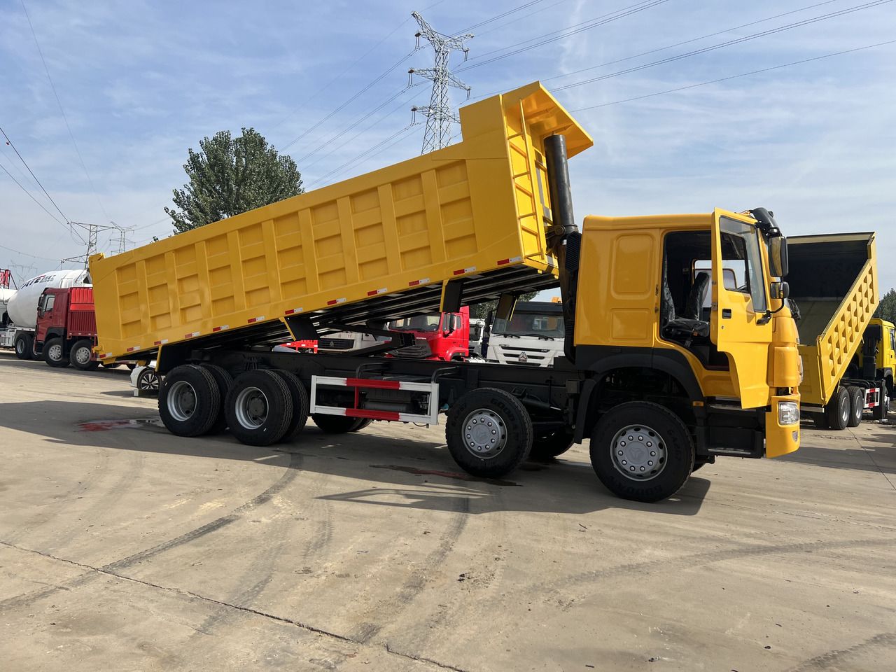 Самосвал SINOTRUK HOWO 8*4 RHD: фото 11 Самосвал SINOTRUK HOWO 8*4 RHD: фото 11
