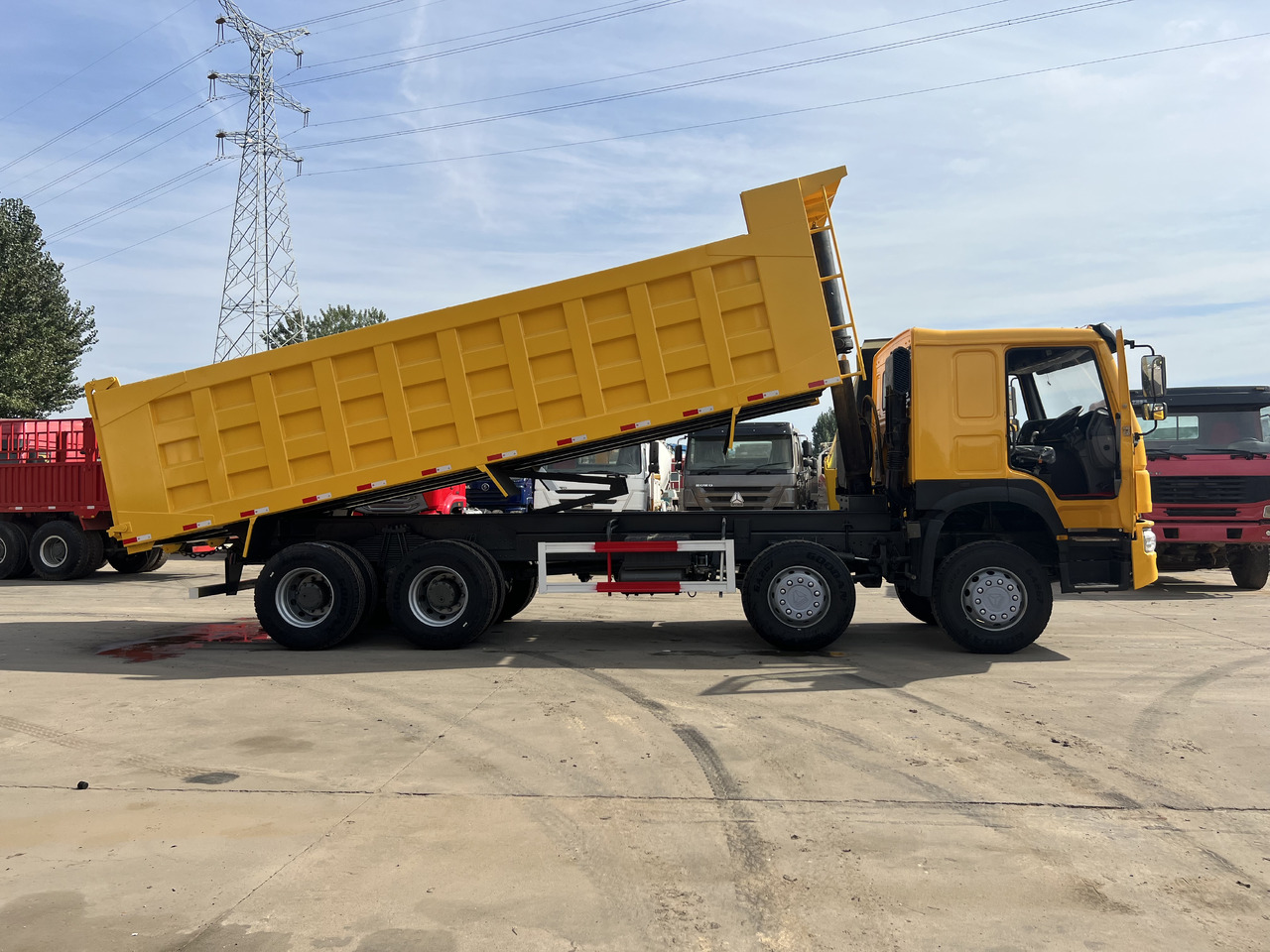 SINOTRUK HOWO 8*4 RHD - Самосвал: фото 5 SINOTRUK HOWO 8*4 RHD - Самосвал: фото 5