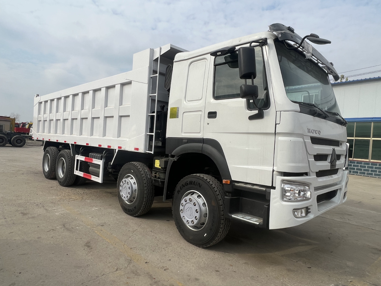 SINOTRUK Howo 8*4 - Самосвал: фото 5 SINOTRUK Howo 8*4 - Самосвал: фото 5