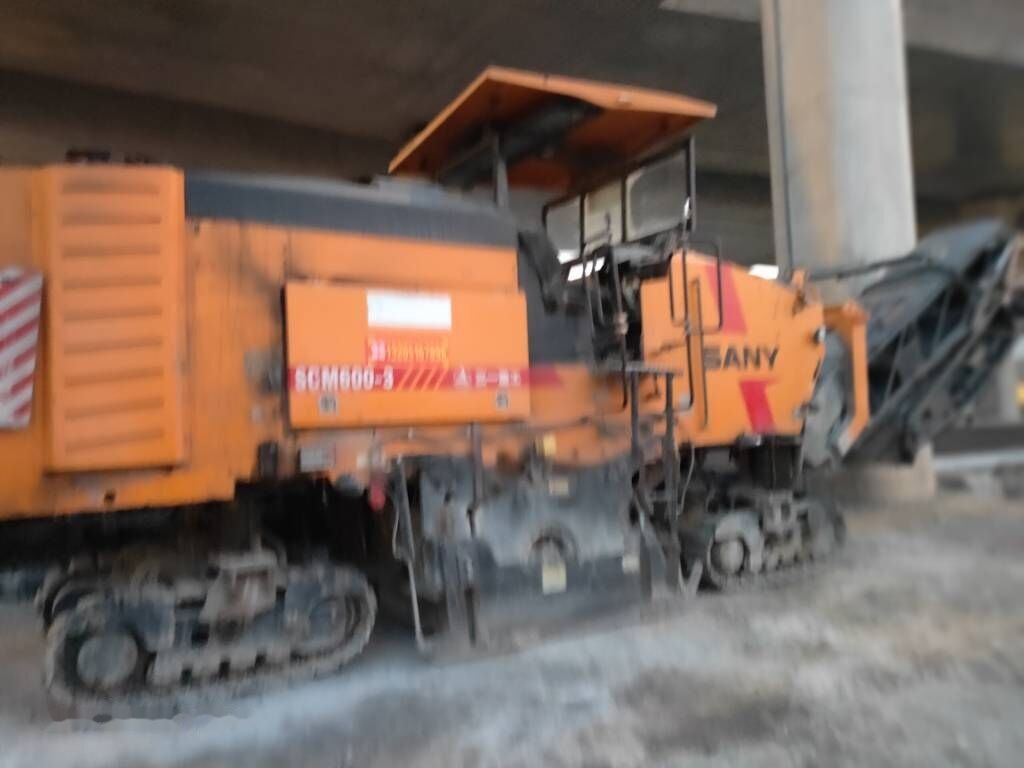 Sany SCM600-3 - Асфальтоукладчик: фото 1 Sany SCM600-3 - Асфальтоукладчик: фото 1