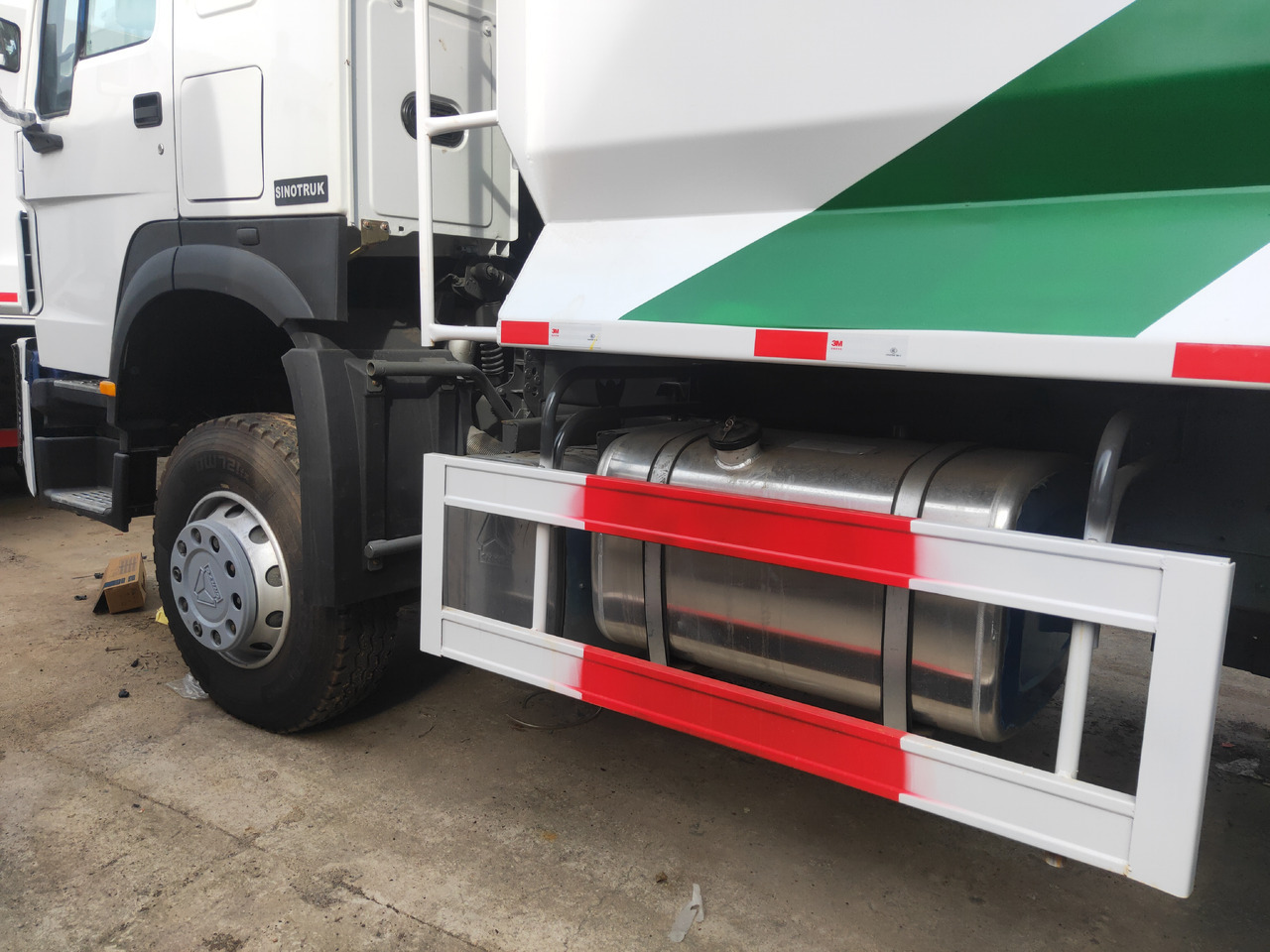 Sinotruk HOWO 371 6*4 Dump truck - Самосвал: фото 4 Sinotruk HOWO 371 6*4 Dump truck - Самосвал: фото 4