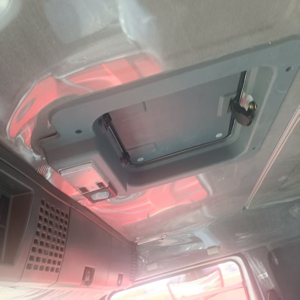 Sinotruk HOWO 371 8*4 Tank truck - Грузовик-цистерна: фото 5 Sinotruk HOWO 371 8*4 Tank truck - Грузовик-цистерна: фото 5