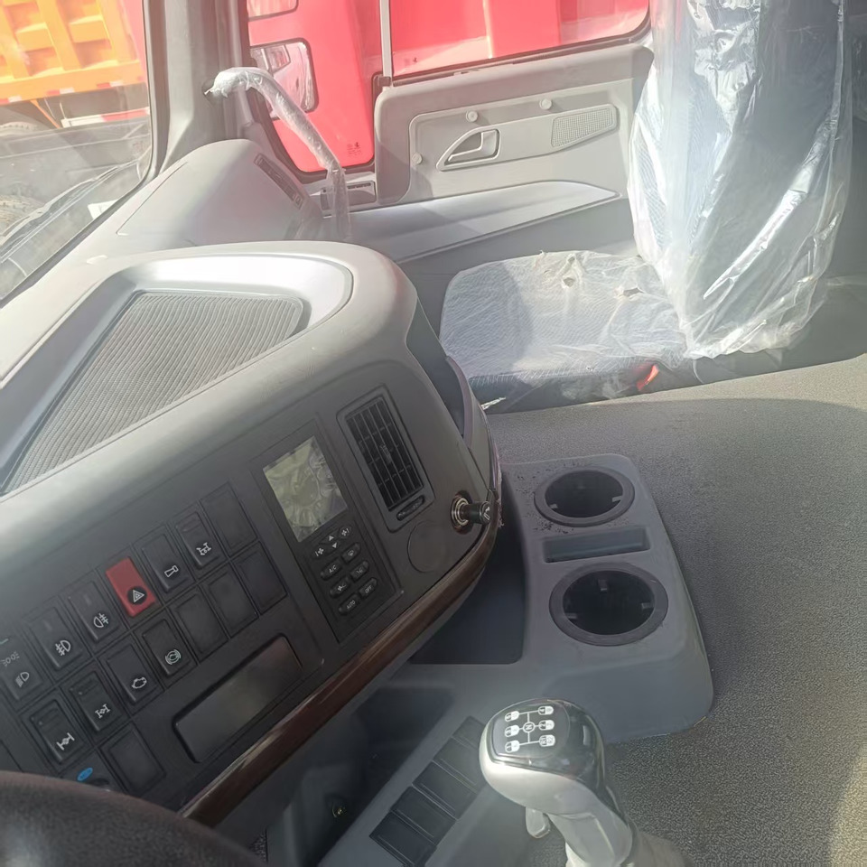 Sinotruk HOWO 371 8*4 Tank truck - Грузовик-цистерна: фото 3 Sinotruk HOWO 371 8*4 Tank truck - Грузовик-цистерна: фото 3