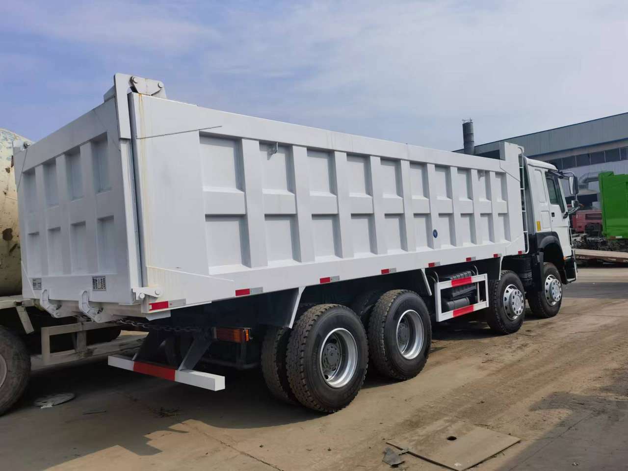 Самосвал Sinotruk HOWO 375 8*4 Dump truck: фото 9