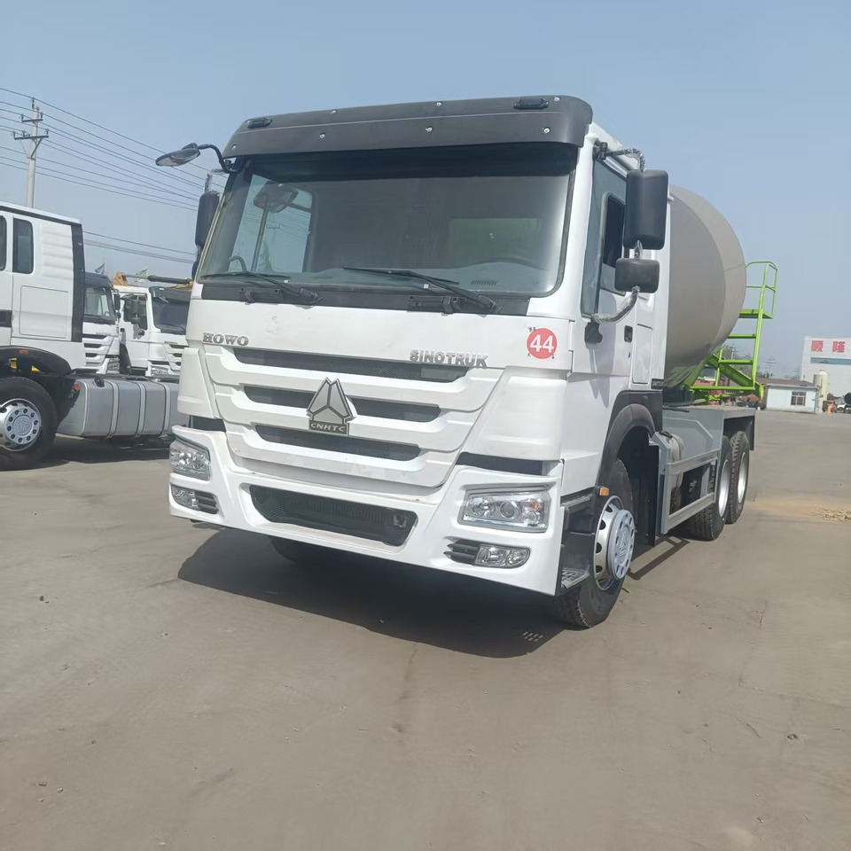 Sinotruk HOWO 6*4 Concrete mixer truck - Автобетоносмеситель: фото 2 Sinotruk HOWO 6*4 Concrete mixer truck - Автобетоносмеситель: фото 2