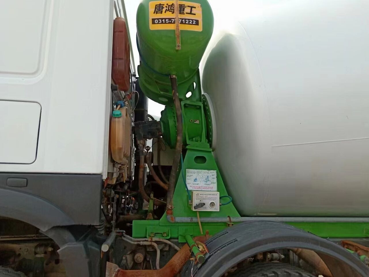 Sinotruk HOWO 8*4 Concrete mixer truck - Автобетоносмеситель: фото 4 Sinotruk HOWO 8*4 Concrete mixer truck - Автобетоносмеситель: фото 4