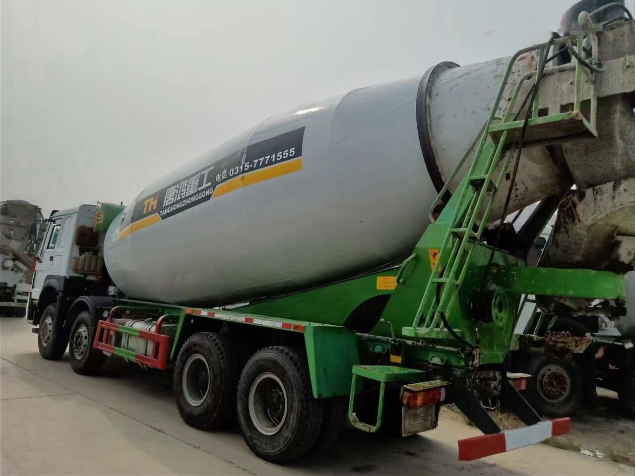 Sinotruk HOWO 8*4 Concrete mixer truck - Автобетоносмеситель: фото 5 Sinotruk HOWO 8*4 Concrete mixer truck - Автобетоносмеситель: фото 5
