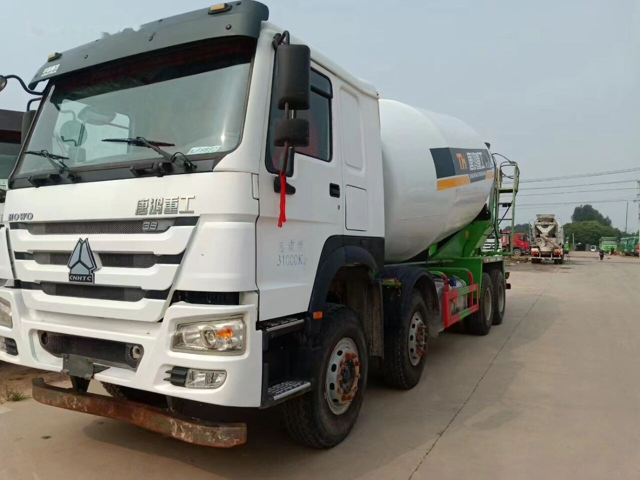 Sinotruk HOWO 8*4 Concrete mixer truck - Автобетоносмеситель: фото 1 Sinotruk HOWO 8*4 Concrete mixer truck - Автобетоносмеситель: фото 1