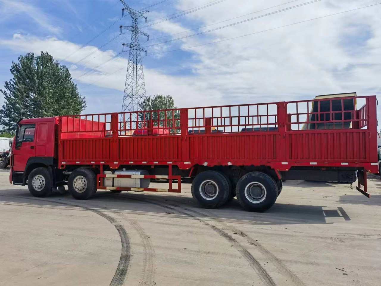 Sinotruk HOWO 8*4 Fence Truck - Мини-самосвал: фото 1 Sinotruk HOWO 8*4 Fence Truck - Мини-самосвал: фото 1