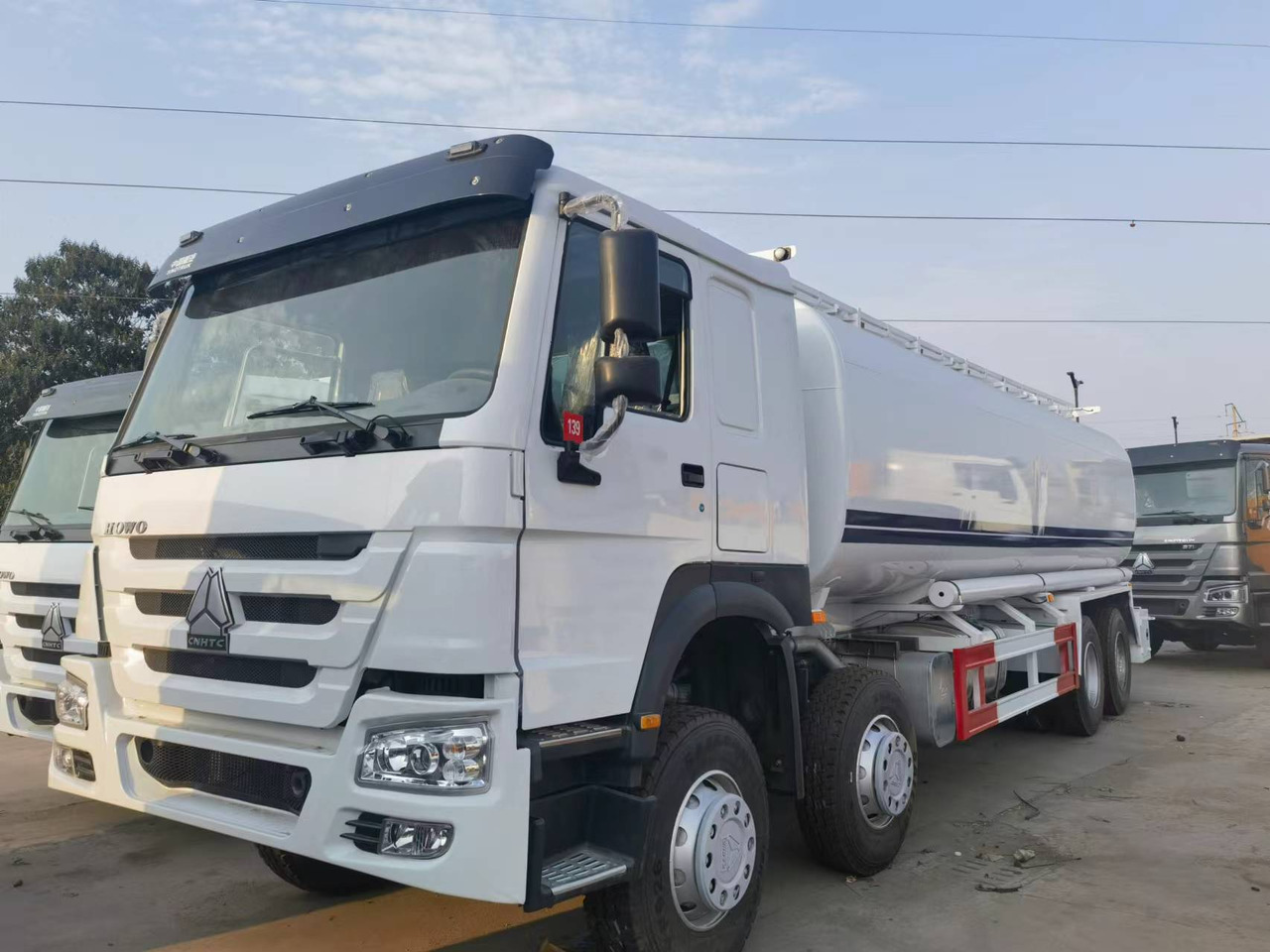 Sinotruk HOWO 8*4 Tank truck - Грузовик-цистерна: фото 5 Sinotruk HOWO 8*4 Tank truck - Грузовик-цистерна: фото 5
