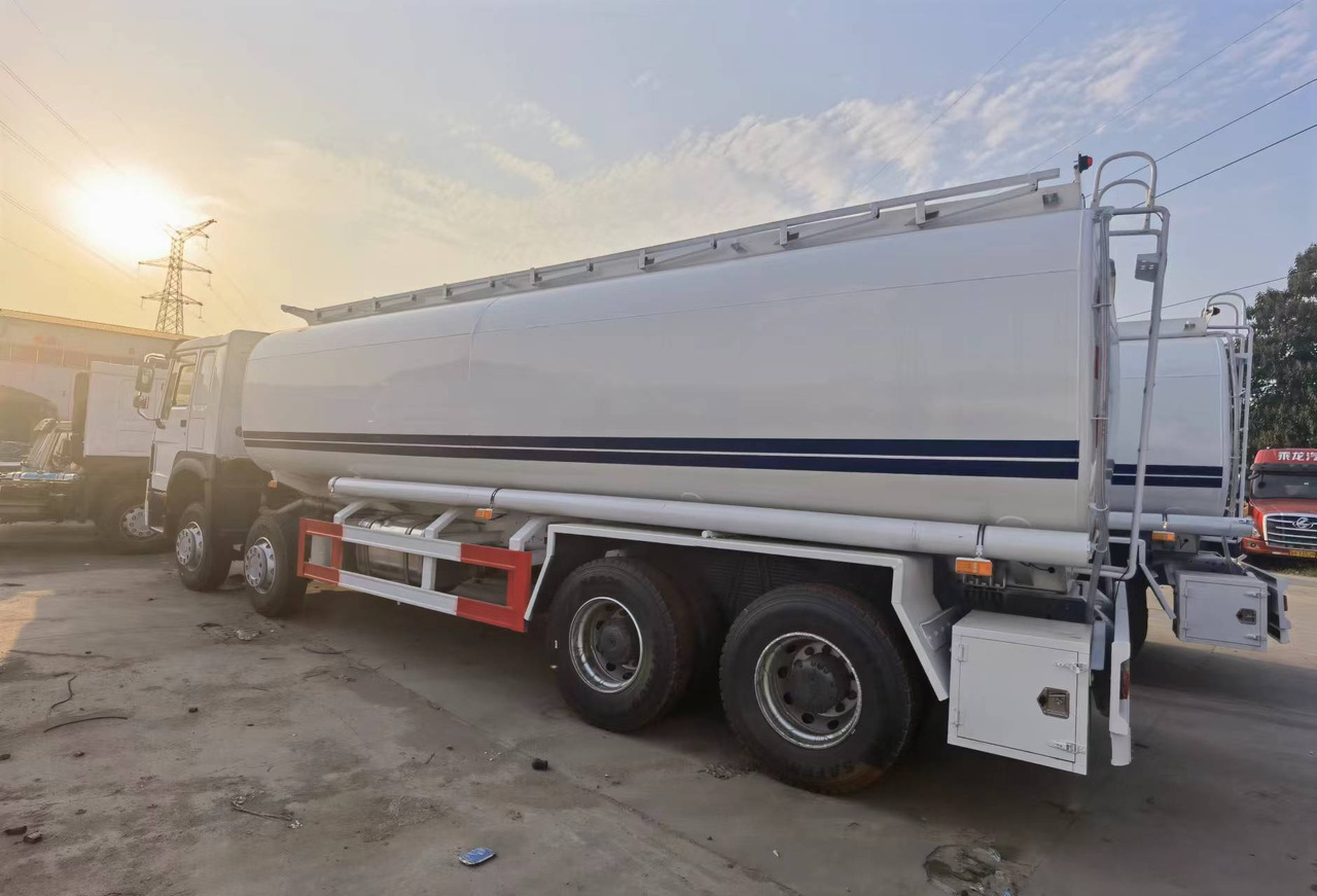 Sinotruk HOWO 8*4 Tank truck - Грузовик-цистерна: фото 2 Sinotruk HOWO 8*4 Tank truck - Грузовик-цистерна: фото 2
