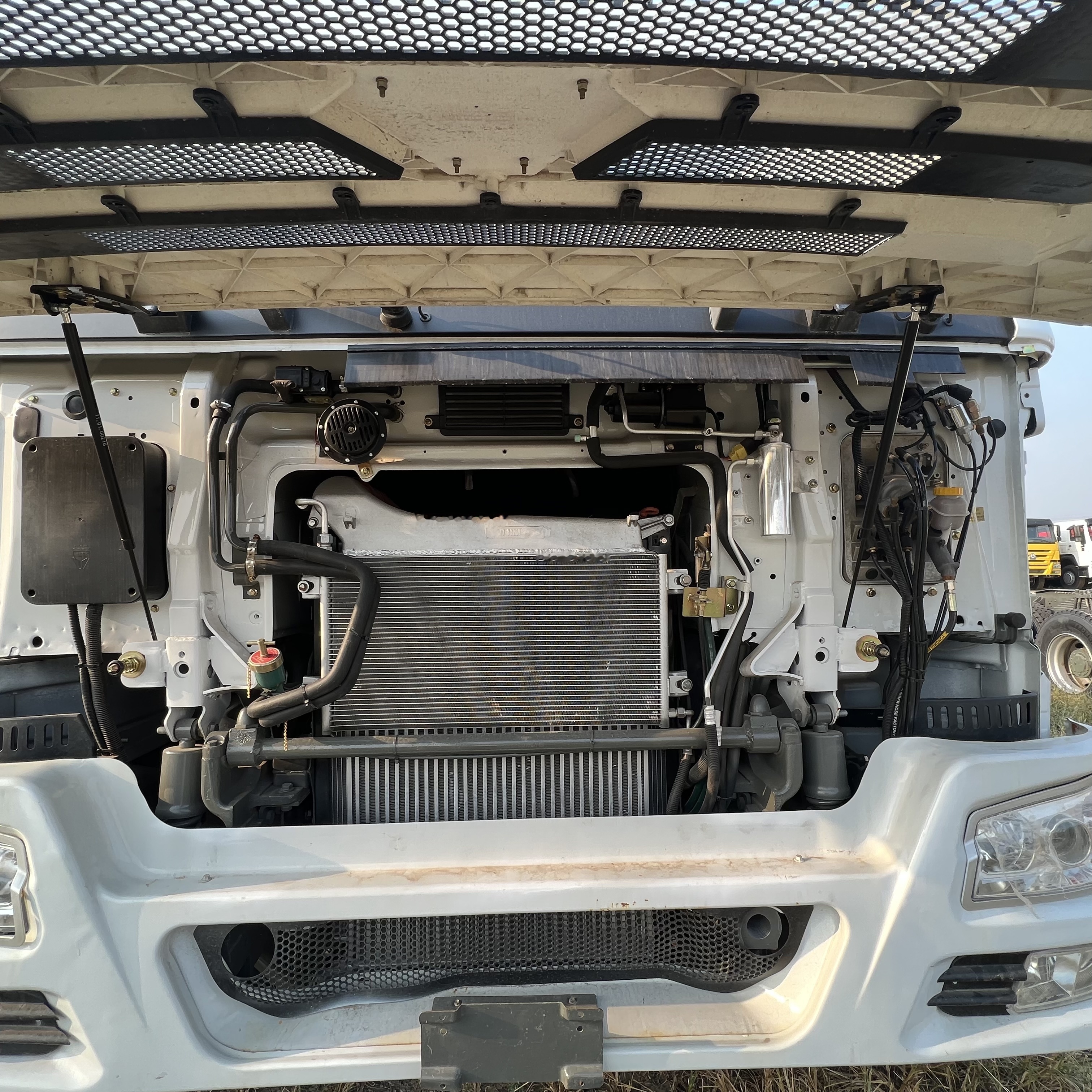 Sinotruk HOWO 371 Tractor - Тягач: фото 3 Sinotruk HOWO 371 Tractor - Тягач: фото 3