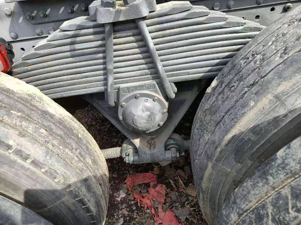 Sinotruk HOWO 420 Tractor - Тягач: фото 4 Sinotruk HOWO 420 Tractor - Тягач: фото 4