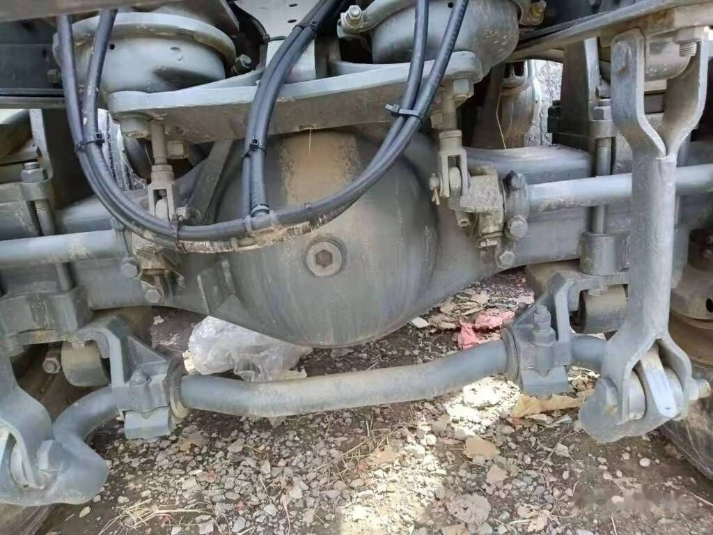 Sinotruk HOWO 420 Tractor - Тягач: фото 5 Sinotruk HOWO 420 Tractor - Тягач: фото 5