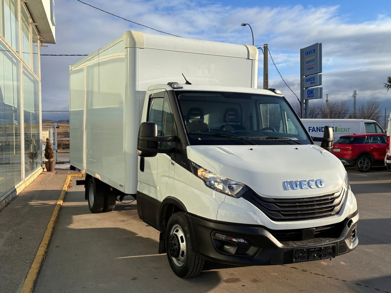 Caja cerrada con plataforma elevadora IVECO 35C16 20m3 - Малотоннажный фургон: фото 3 Caja cerrada con plataforma elevadora IVECO 35C16 20m3 - Малотоннажный фургон: фото 3