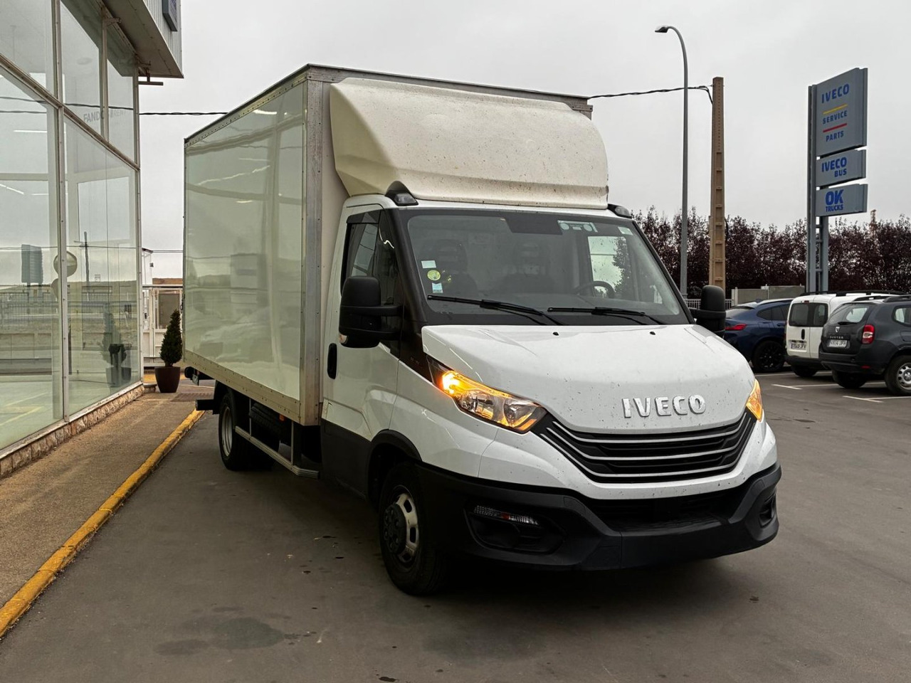 Caja cerrada con plataforma elevadora IVECO 35C16 3.0 20m3 - Малотоннажный фургон: фото 3 Caja cerrada con plataforma elevadora IVECO 35C16 3.0 20m3 - Малотоннажный фургон: фото 3