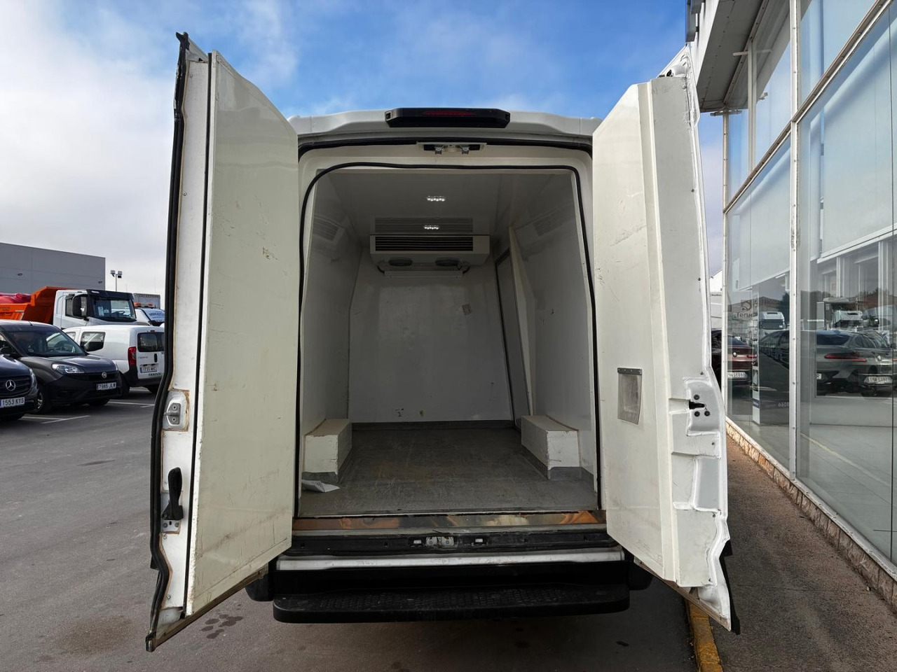 Frigorífico IVECO 35S16 V FRIGORÍFICA 12m3 - Малотоннажный рефрижератор: фото 5 Frigorífico IVECO 35S16 V FRIGORÍFICA 12m3 - Малотоннажный рефрижератор: фото 5