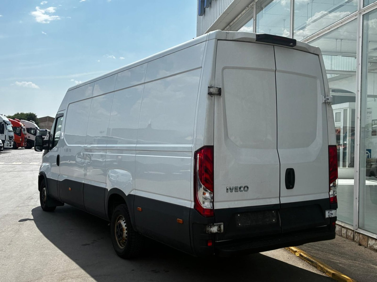 Furgón IVECO 35S14 V 16m3 - Цельнометаллический фургон: фото 4 Furgón IVECO 35S14 V 16m3 - Цельнометаллический фургон: фото 4