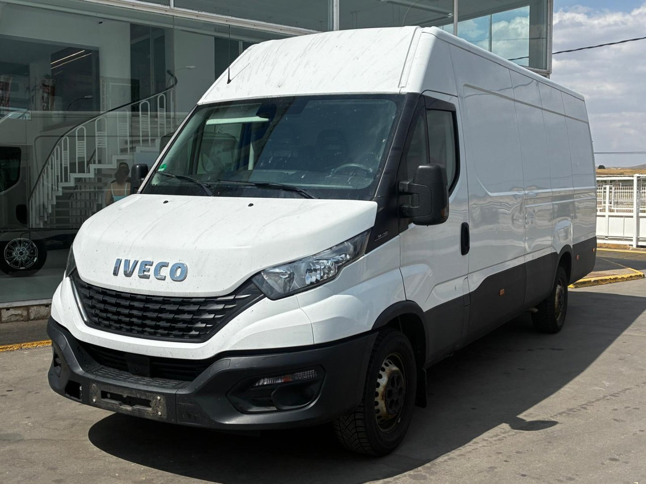 Furgón IVECO 35S14 V 16m3 - Цельнометаллический фургон: фото 1 Furgón IVECO 35S14 V 16m3 - Цельнометаллический фургон: фото 1