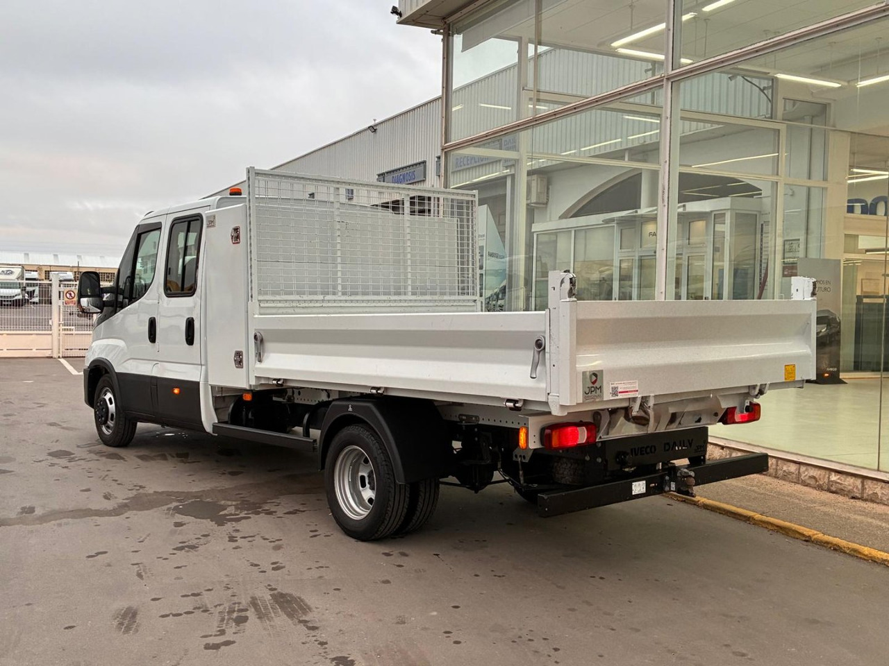 Volquete/Dumper IVECO 35C14 CAJA BASCULANTE DOBLE CABINA - Малотоннажный самосвал, Грузопассажирский фургон: фото 4 Volquete/Dumper IVECO 35C14 CAJA BASCULANTE DOBLE CABINA - Малотоннажный самосвал, Грузопассажирский фургон: фото 4