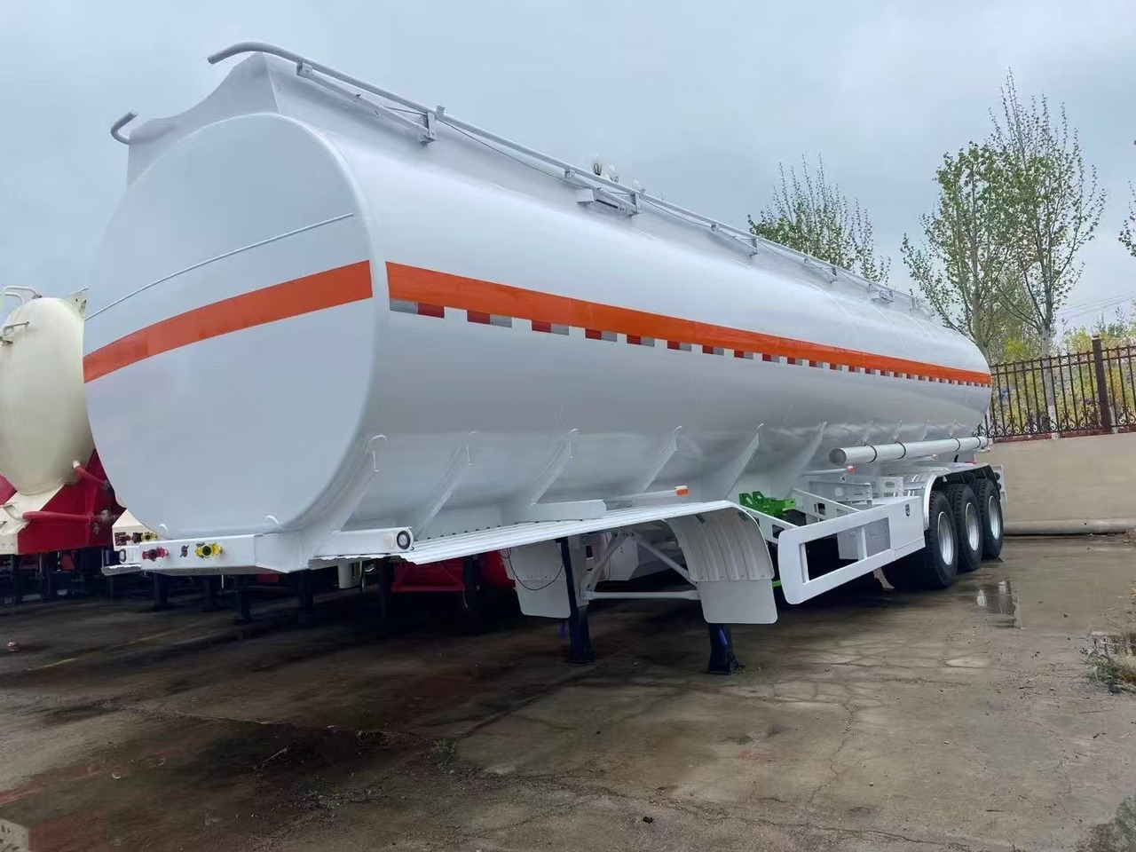 30,000–60,000 Liters Single or Multiple Compartments Customizable tank trailers available - Полуприцеп-цистерна: фото 3 30,000–60,000 Liters Single or Multiple Compartments Customizable tank trailers available - Полуприцеп-цистерна: фото 3