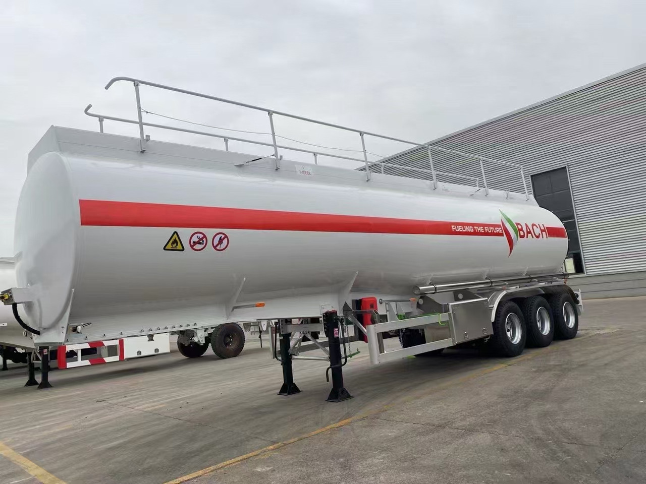 30,000–60,000 Liters Single or Multiple Compartments Customizable tank trailers available - Полуприцеп-цистерна: фото 2 30,000–60,000 Liters Single or Multiple Compartments Customizable tank trailers available - Полуприцеп-цистерна: фото 2